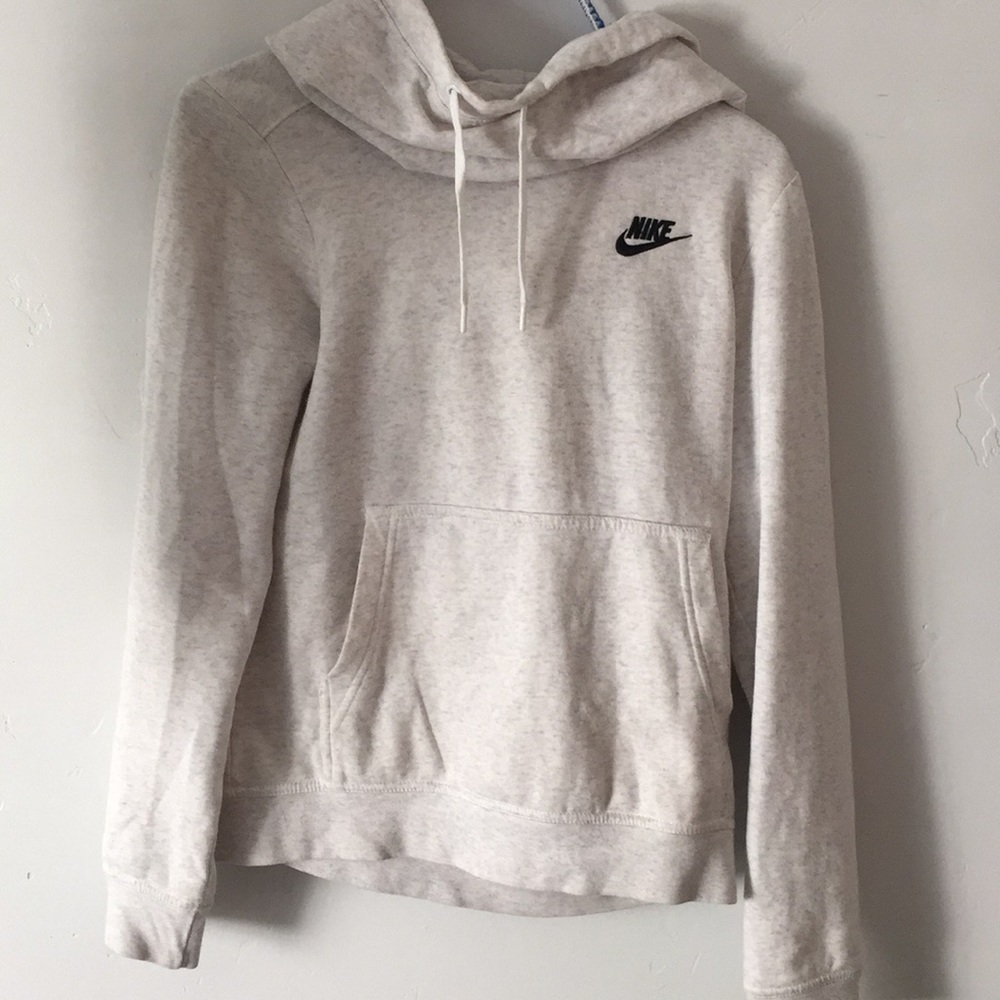 AMAZING White nike hoodie! SO COMFY!!